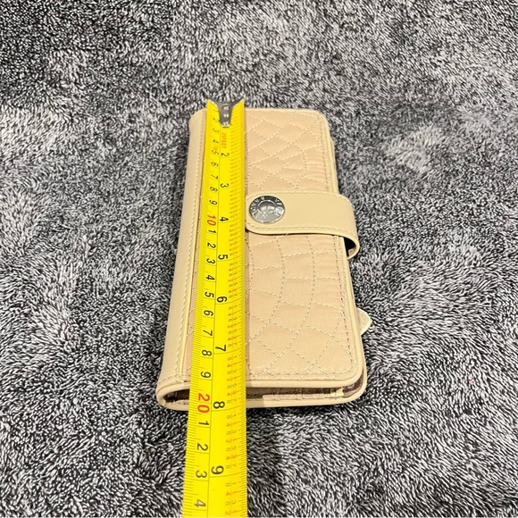 Vera Bradley quilted tab wallet in a tan/beige color NWOT - Picture 9 of 13
